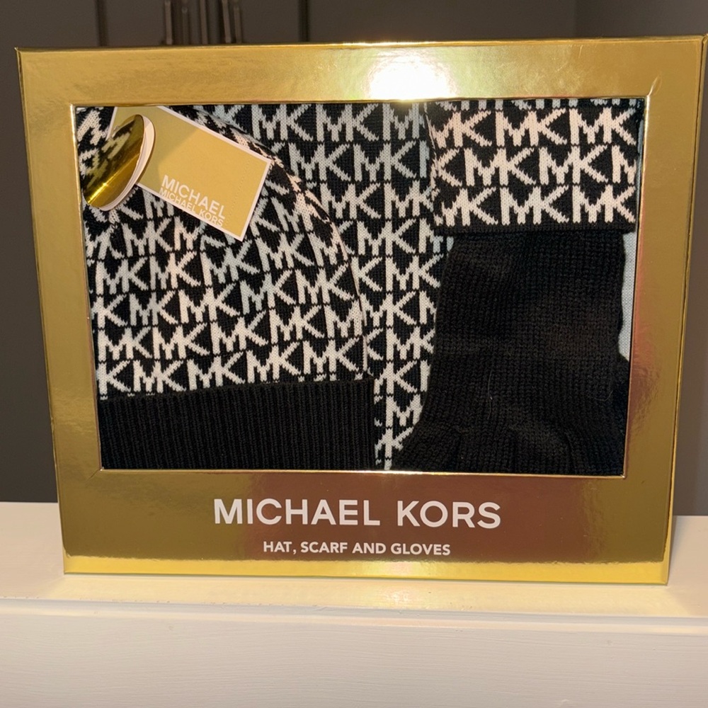 Michael Kors hat set